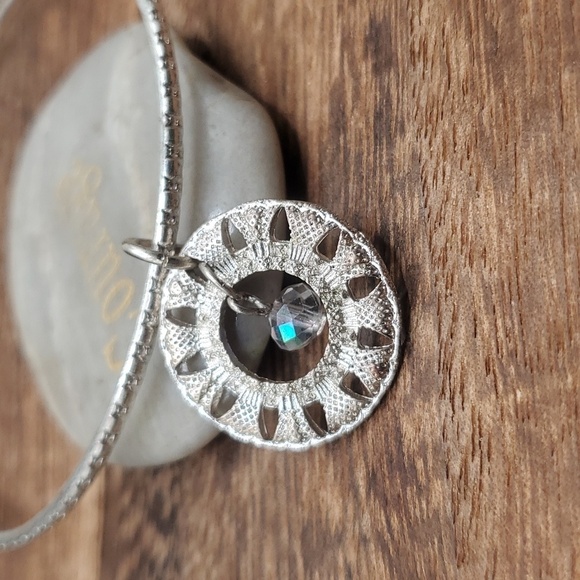 B2721 medallion compass styled‎ roads where nowhere go bracelet